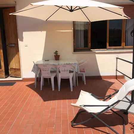 Dolce Casa Con Terazza Apartment *